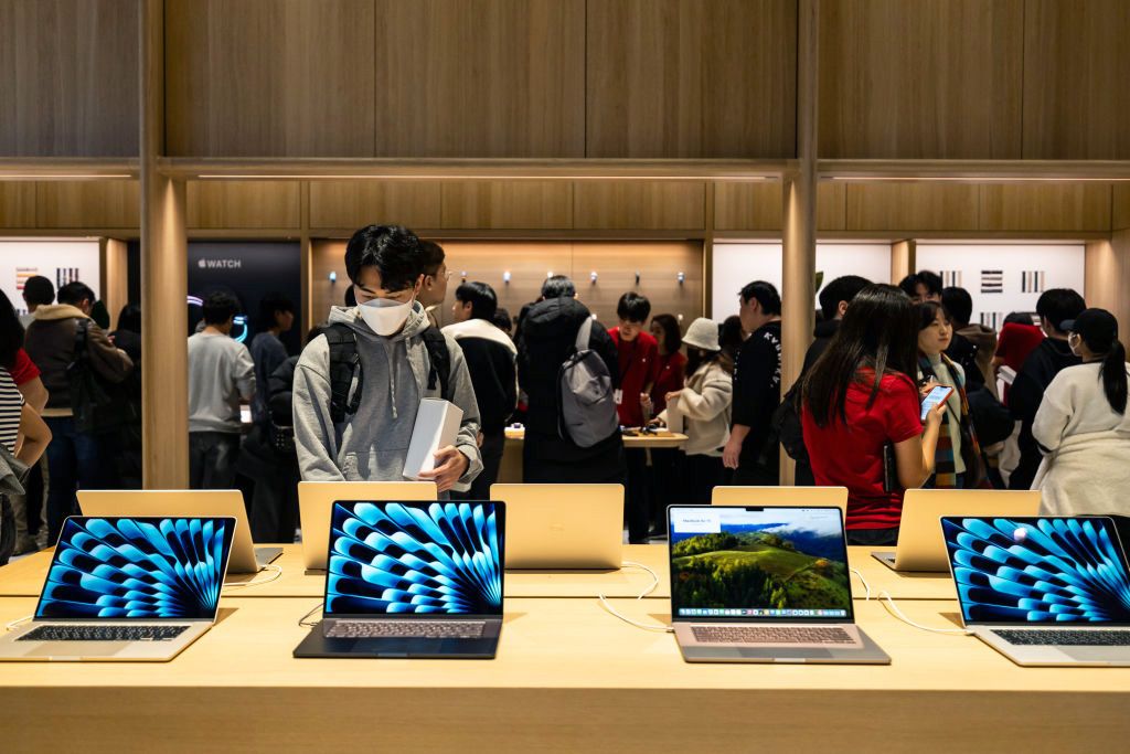 Apple Opens New Store in South Korea