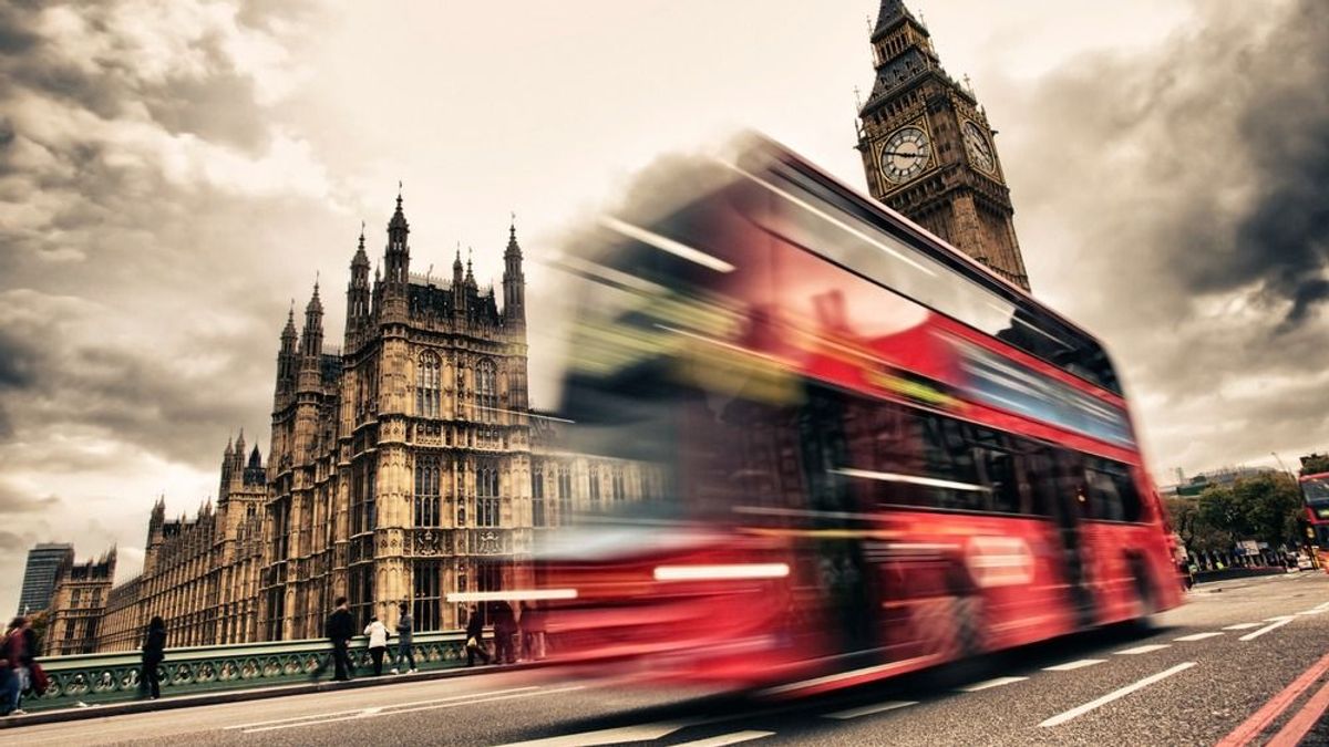 Tragikus baleset: megállóba rohant egy londoni emeletes busz