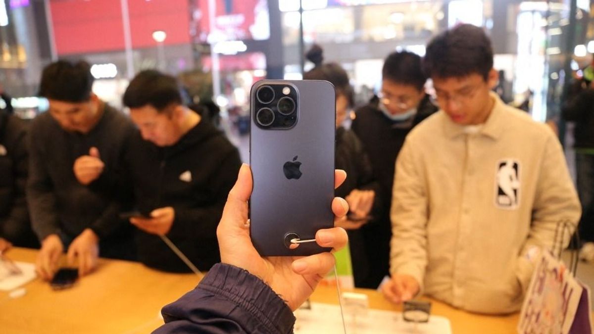 Az Apple gáláns akciókkal igyekszik visszaszerezni a kínai fogyasztókat