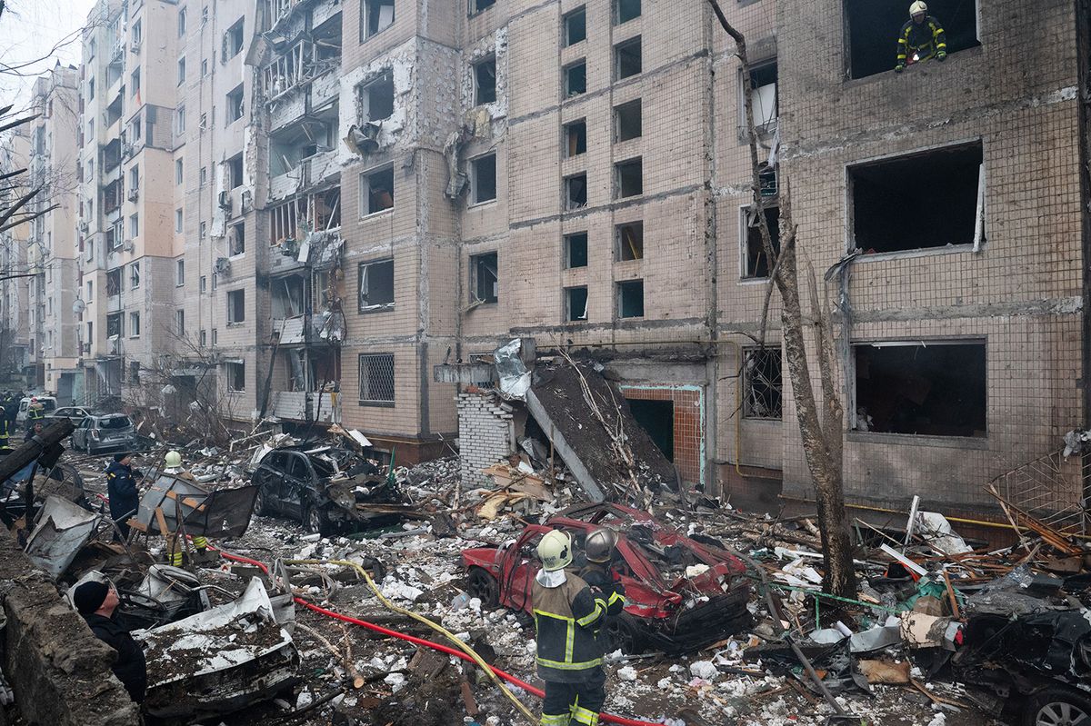 KYIV, UKRAINE - JANUARY 02: Firefighters conduct operation on a burning building after a massive rocket attack by Russian forces on morning of January 2, 2024. In total, Russian forces fired 70 cruise missiles Kh-101/Kh-555 and 10 aerobalistic missiles Kh-47M2 'Kinzhal'. Also, 'Kalibr' cruise missiles and S-300/S-400 ballistic missiles were used to attack Ukraine. Kyiv was the main of the attack. Debris of one of the rockets severely damaged residential building in Kyiv. 2 people are reported to be killed and 49 were wounded as the result of the attack on a residential house, stated Kyiv Mayor Vitaliy Klychko. Danylo Antoniuk / Anadolu (Photo by Danylo Antoniuk / ANADOLU / Anadolu via AFP)