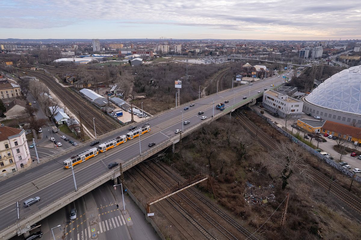 Budapest, 2024. január 9.
A drónnal készült felvételen a Rákosrendező pályaudvar déli oldala, valamint a deltavágány és a Hungária körúti felüljáró 2024. január 9-én.
MTI/Máthé ZoltánBudapest, 2024. január 9.A drónnal készült felvételen a Rákosrendező pályaudvar déli oldala, valamint a deltavágány és a Hungária körúti felüljáró 2024. január 9-én.MTI/Máthé Zoltán