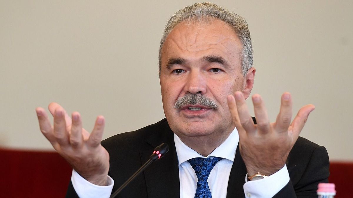 Nagy István a műhúsról: még az írmagját is ki kell irtani