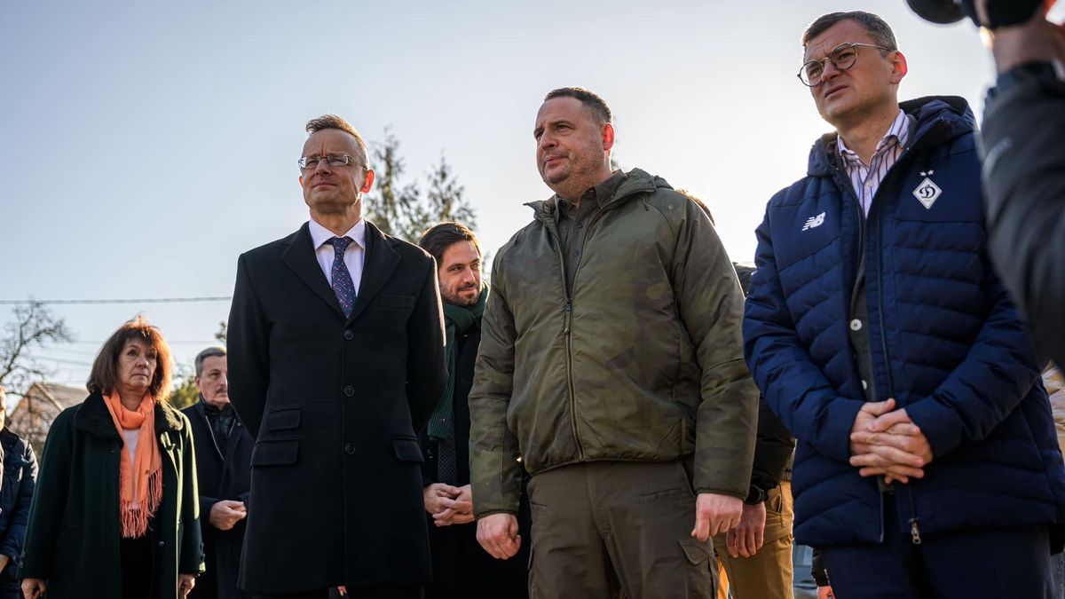Rendezni kell a kárpátaljai magyarok jogait, közölte Szijjártó Péter Kulebával