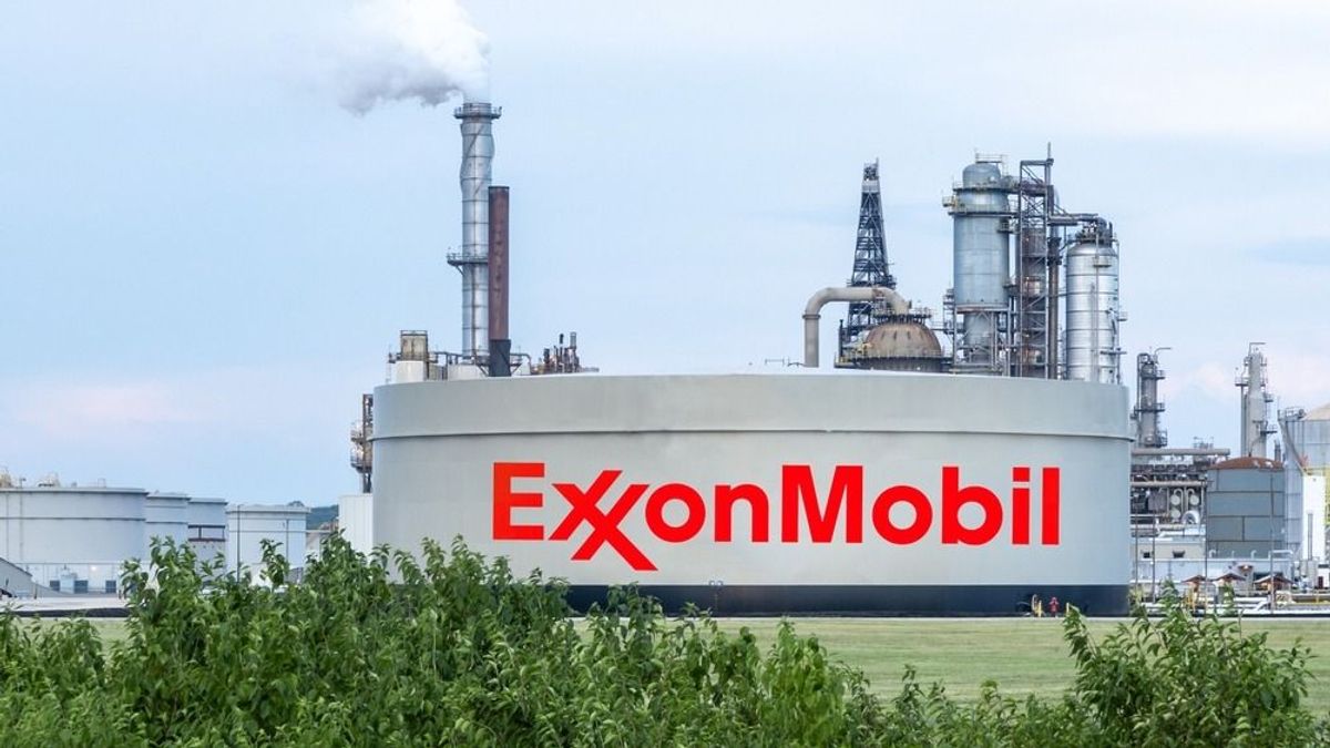 Rockefellerek célkeresztjében az olajcégek – Az Exxon előremenekül