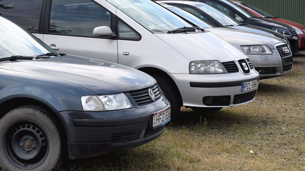 Százezreket fizetünk a használt autók behozataláért – tarolnak a német márkák