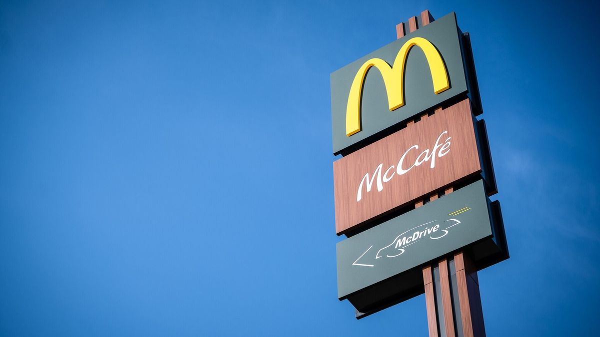 Elektromosautó-töltőket telepít parkolóiba a McDonald’s