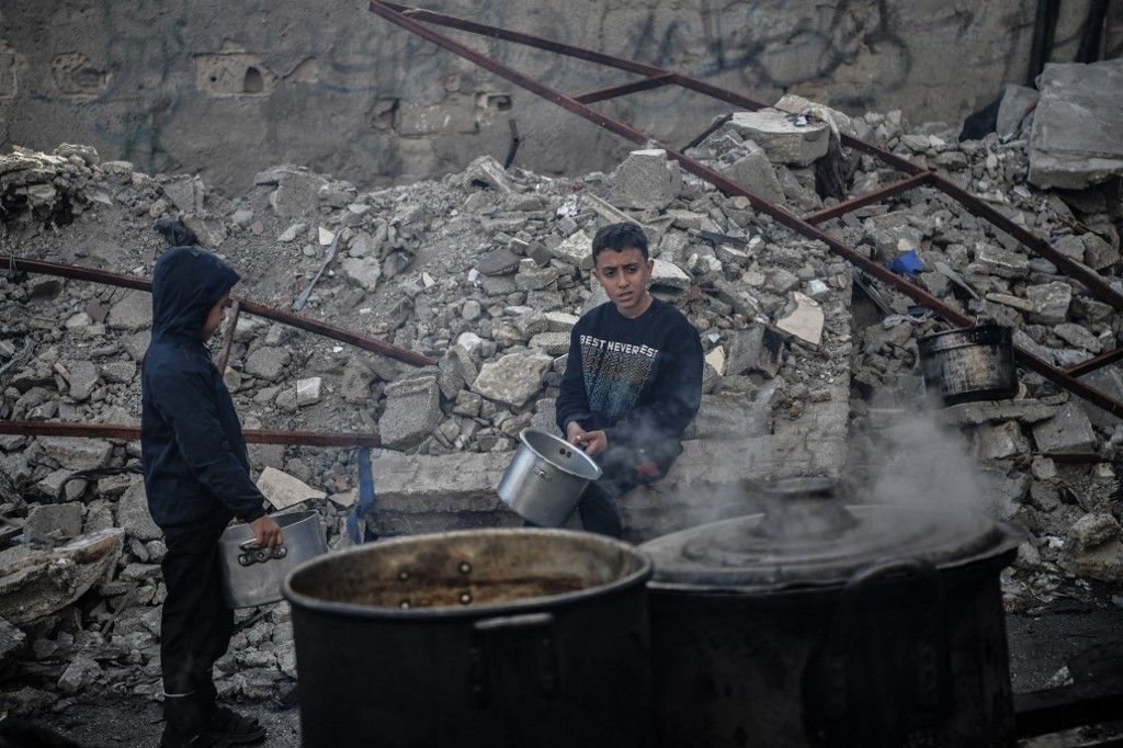 Food aid to families displaced to Southern Gaza amid Israeli attacks