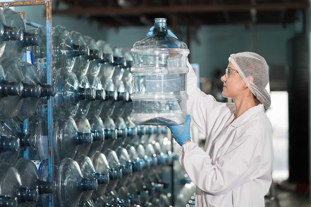 Female,Worker,Produces,Inspecting,Quality,Of,Plastic,Drinking,Water,Tank