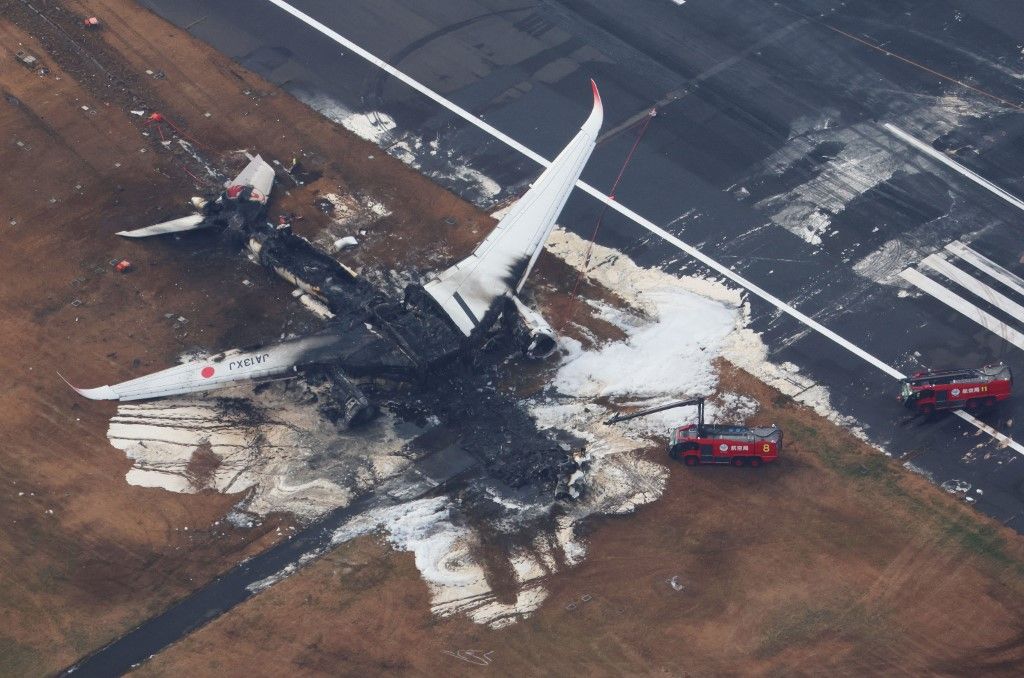 JAL catches Fire at Haneda Airport