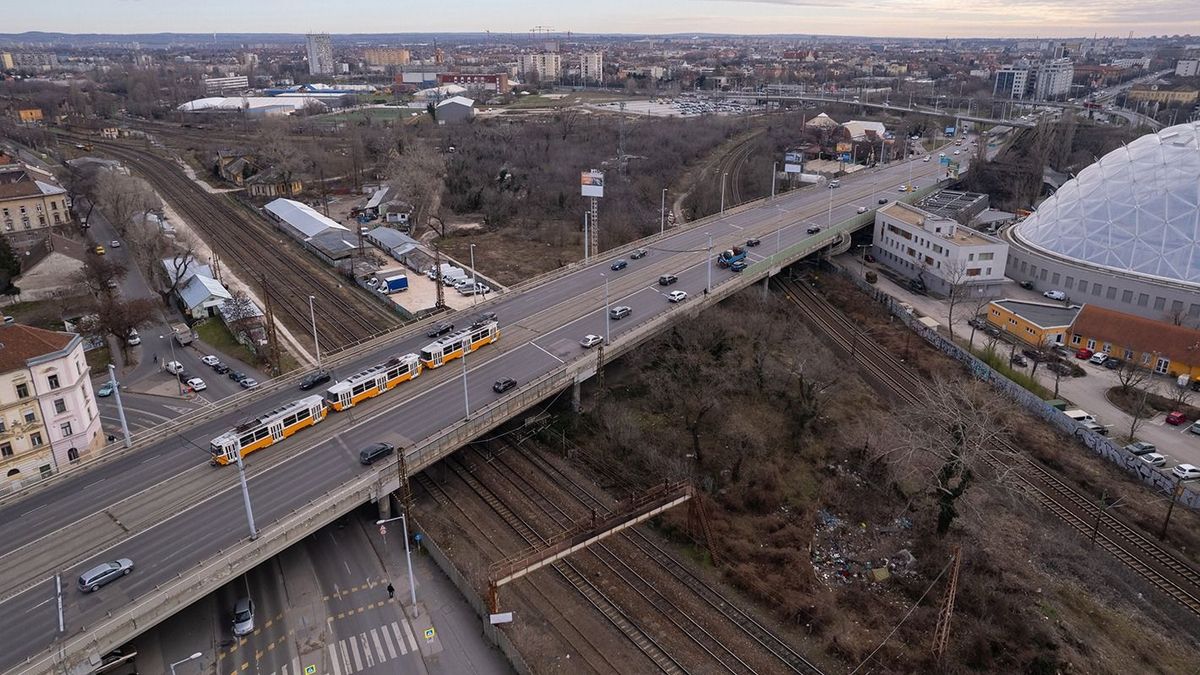 Nem jár az 1-es villamos a Róbert Károly körút és a Göncz Árpád városközpont között