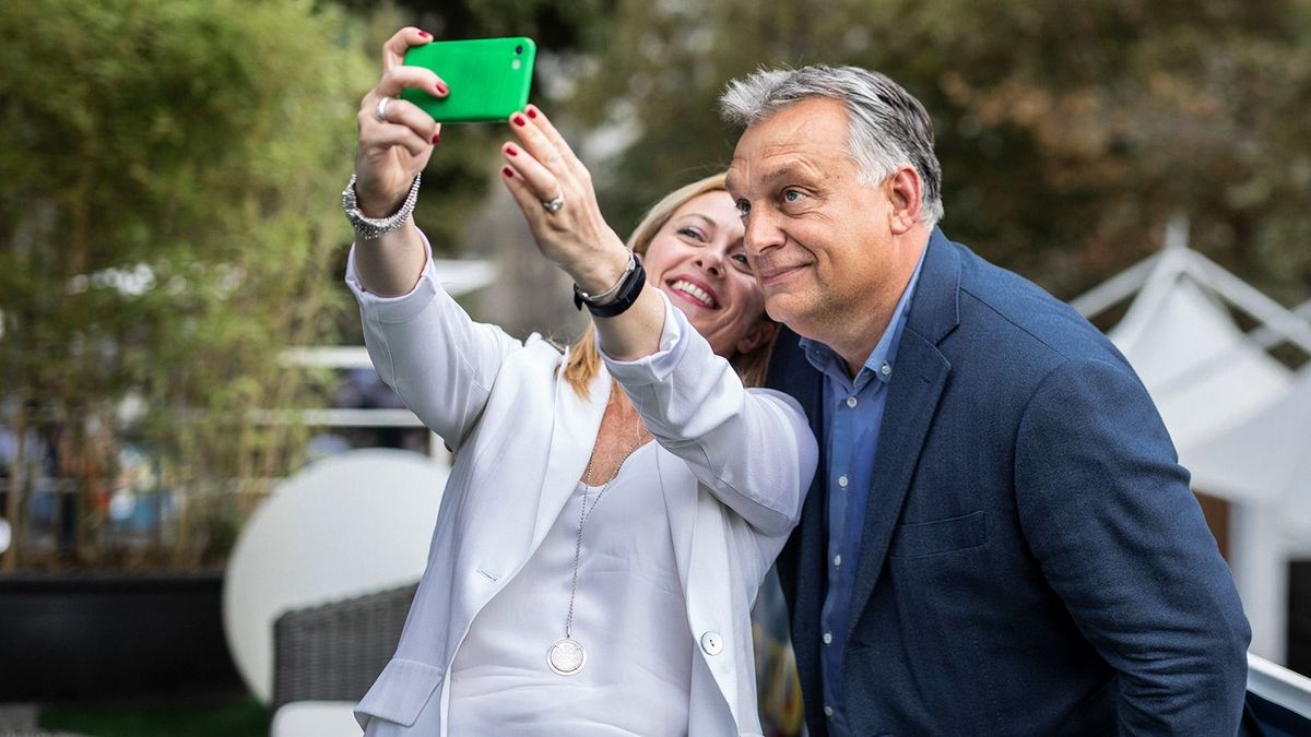 Róma, 2019. szeptember 21.A Miniszterelnöki Sajtóiroda által közreadott képen Orbán Viktor miniszterelnök és Giorgia Meloni, az Olasz Testvérek (FdI) párt vezetője az Atreju nevű rendezvényen, a jobboldali Olasz Testvérek (FdI) párttalálkozóján Rómában 2019. szeptember 21-én.MTI/Miniszterelnöki Sajtóiroda/Szecsődi Balázs ukrajna