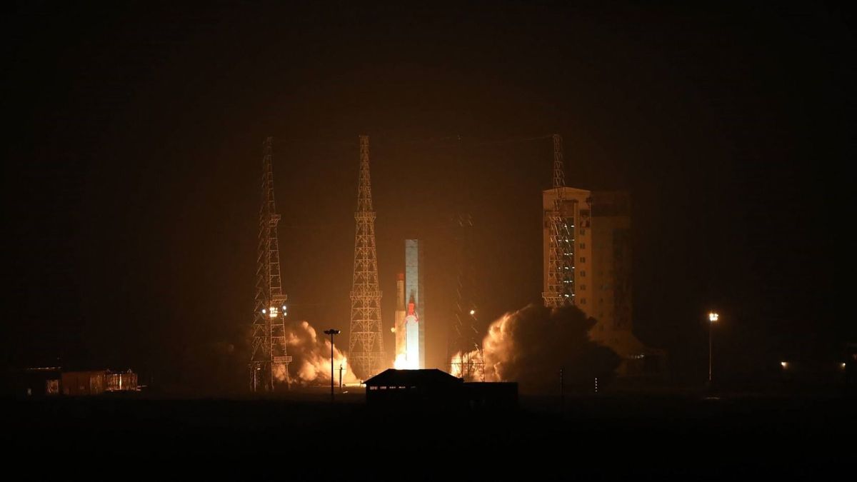 Irán egyszerre több műholdat bocsátott fel