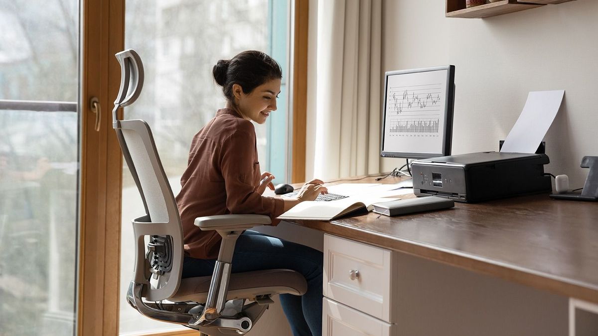 Ha nincs home office és négynapos munkahét, akkor jöhet a felmondás élőben a TikTokon