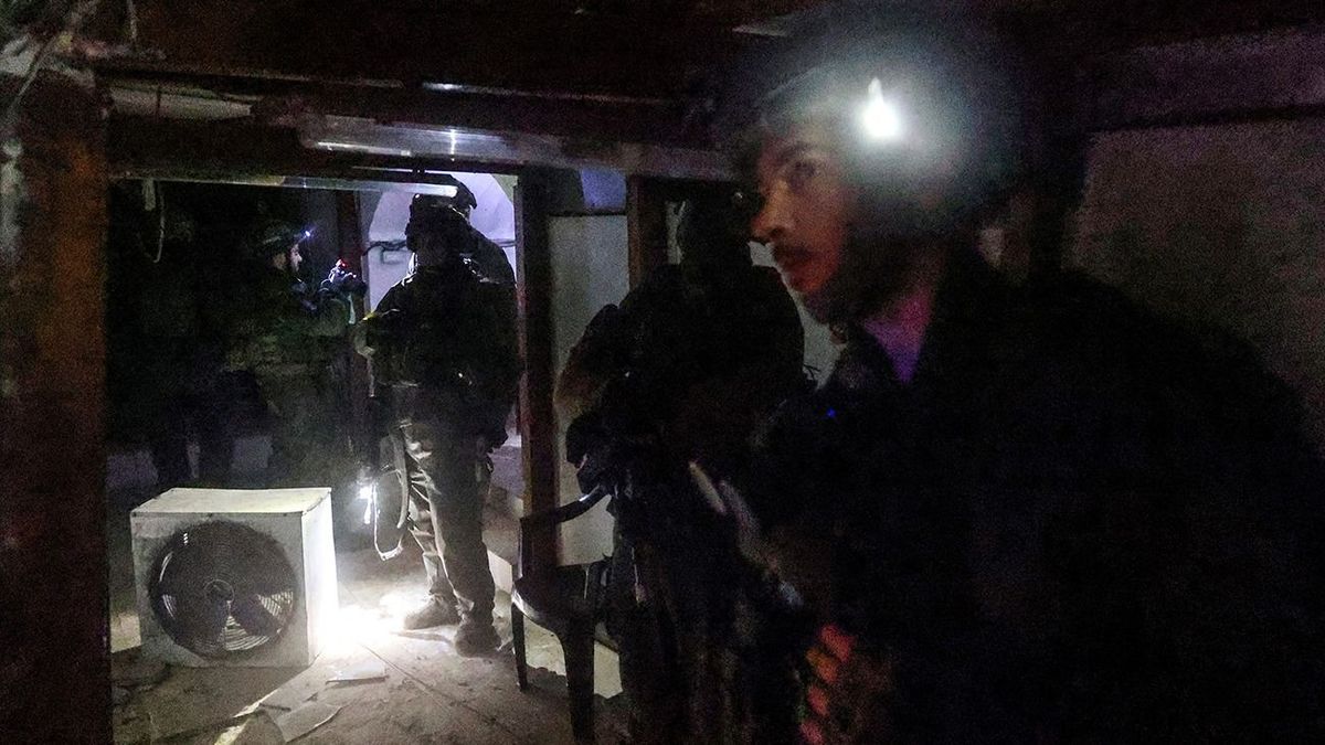 Vízzel árasztja el a Hamász alagútjait az IDF