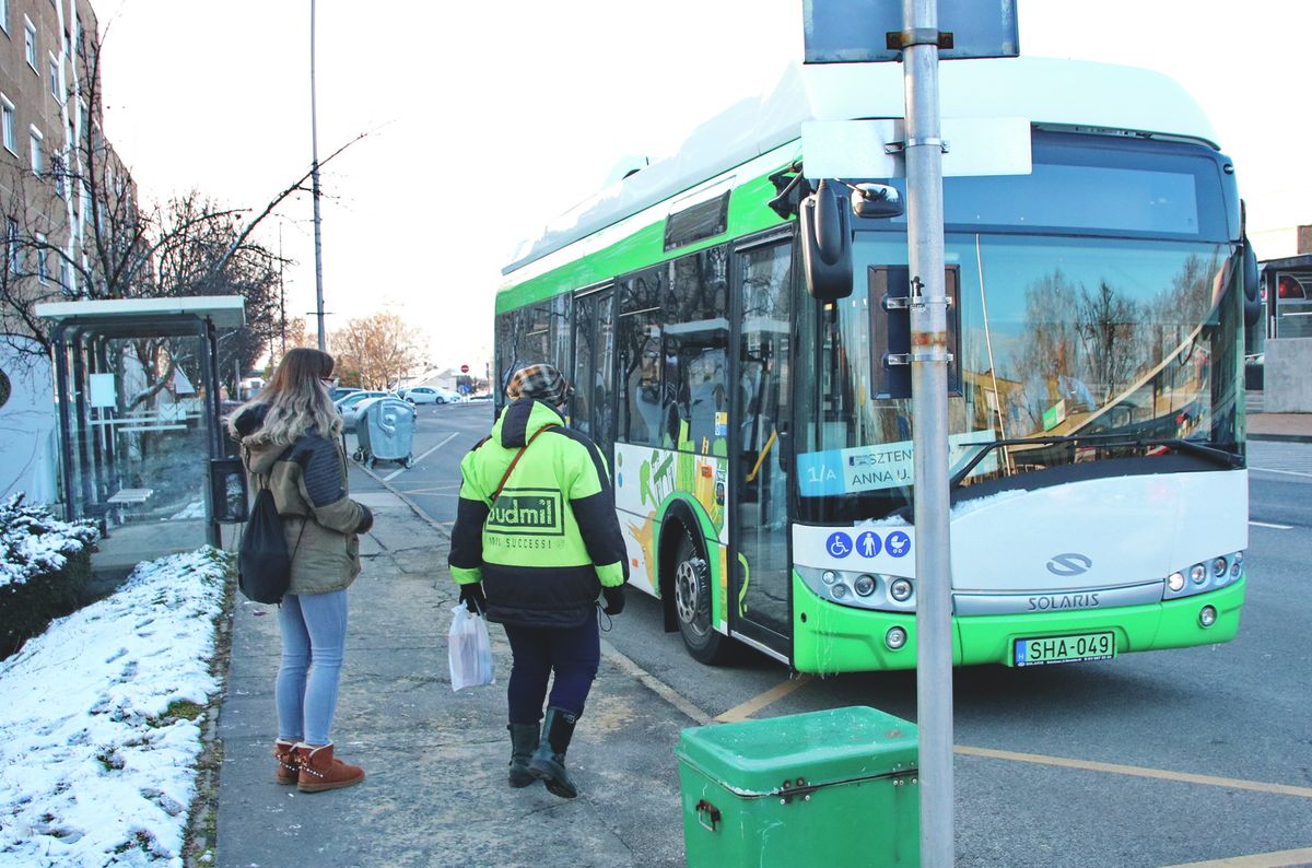 _MG_6927
20210201 PaksA helyi közlekedési cég elektromos buszai viszik az utasokat Pakson, 10 elektromos járatott indított el, hogy  a város lakossága  megismerhesse és kipróbálhassa az új elektromos buszokat.Fotó: Molnár Gyula MGYTolnai Népújság