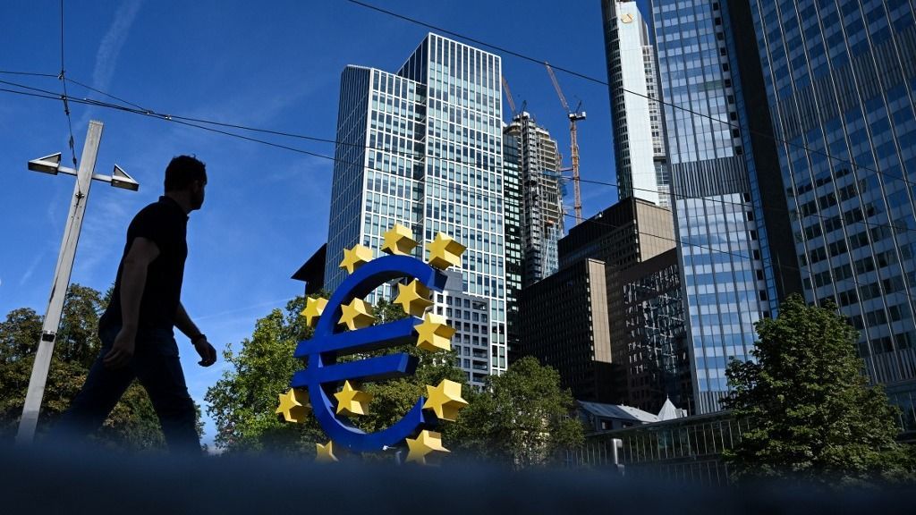 A person walks past the Euro currency sign in front of the former European Central Bank (ECB) building on September 14, 2023 ahead of the meeting of the governing council of the ECB in Frankfurt am Main, western Germany. (Photo by Kirill KUDRYAVTSEV / AFP) EKB