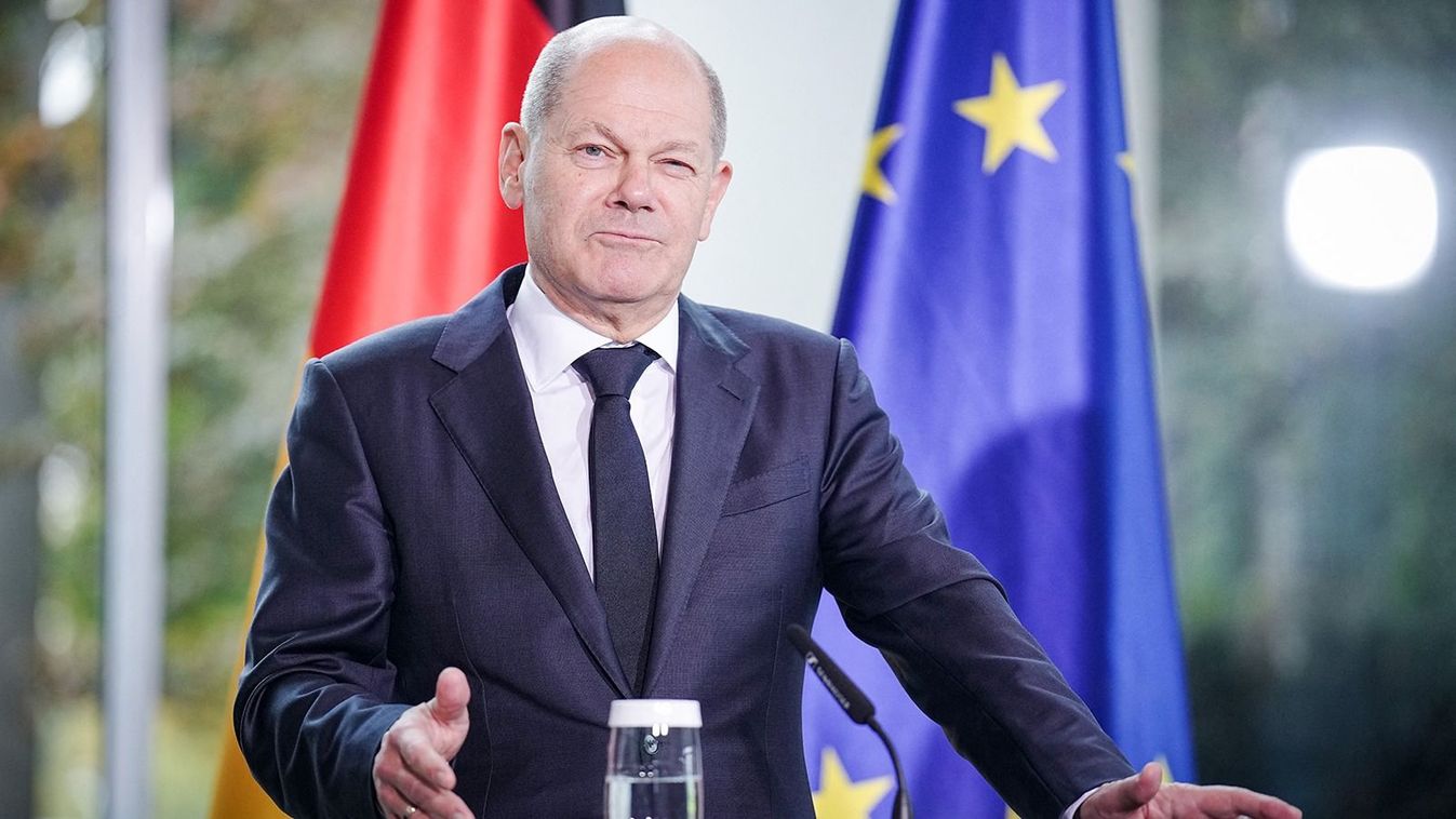 18 October 2022, Deutschland, Berlin: Bundeskanzler Olaf Scholz (SPD), gibt nach dem Treffen der ·Allianz für Transformation· im Bundeskanzleramt eine Pressekonferenz. Photo: Kay Nietfeld/dpa (Photo by KAY NIETFELD / DPA / dpa Picture-Alliance via AFP)