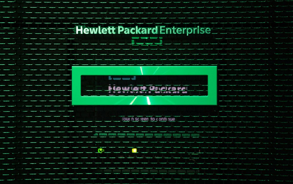 22 November 2019, Baden-Wuerttemberg, Böblingen: The logo of the IT company Hewlett Packard Enterprise (HPE) can be seen in the company's technology center at the door of a server cabinet. Photo: Marijan Murat/dpa (Photo by MARIJAN MURAT / DPA / dpa Picture-Alliance via AFP)
