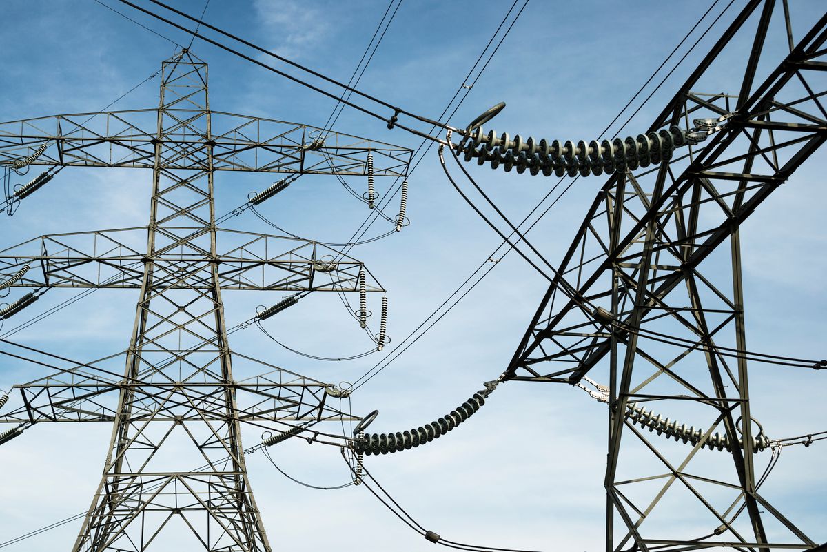 Pylons and power lines near to major electricity substation
Csúcsra járt az energiafogyasztás hétfőn.