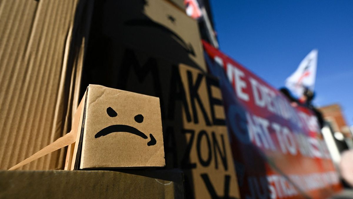 Megfigyelte a francia dolgozóit, milliós büntetést kapott az Amazon