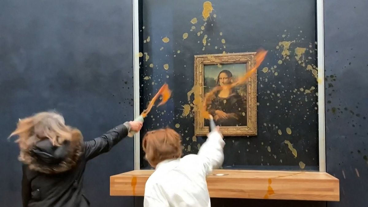 Igényes akció: levessel öntötték le a Mona Lisát – videó