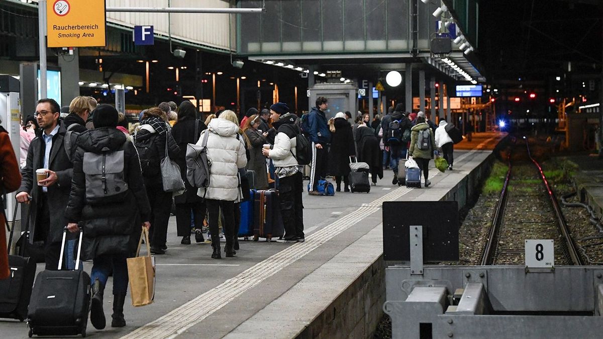 Párhuzamos sztrájkok bénították meg a német tömegközlekedést
