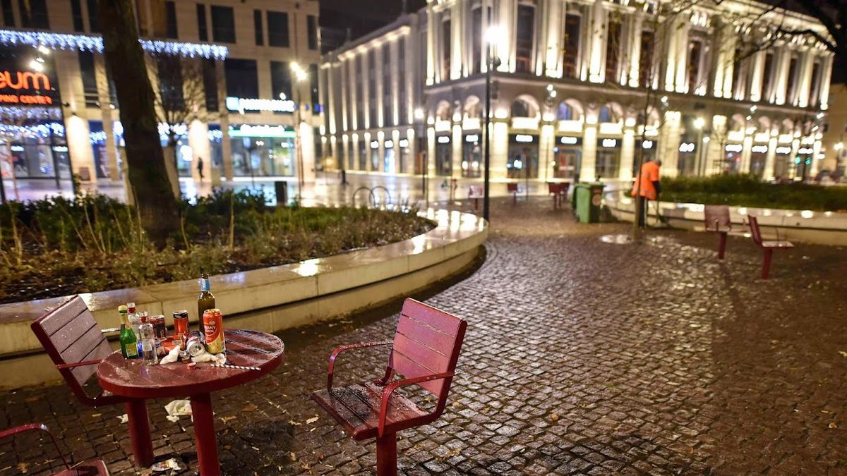 Budapesten nem támadtak a rendőrökre, de volt mit eltakarítani a bulizók után