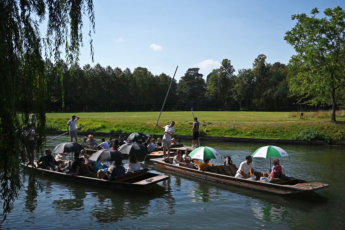 People enjoy the sunshine while punting on the River Cam in Cambridge, north of London on September 9, 2023, as the late summer heatwave continues. (Photo by JUSTIN TALLIS / AFP)