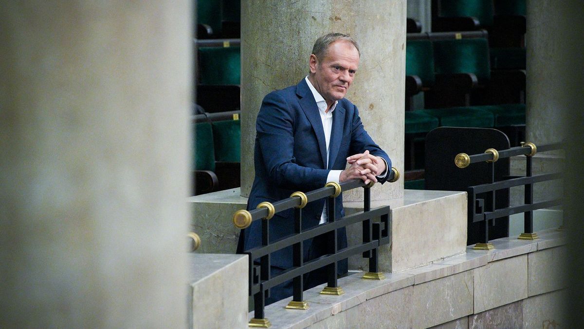 Former PM Donald Tusk is seen at the Sejm, the Polish parliament on 26 May, 2023. The ruling Law and Justice (PiS) party has voted through legislation to form a commission that will have to power to investigate alleged Russian influence in previous administrations and punish those deemed to have acted in Russia’s interests, including by banning them from office. The bill will first pass President Andrzej Duda for approval and has been criticised by opposition parties and experts, who argue that its real purpose is to help the ruling party win this year’s elections or, if they lose, to hinder the work of a new government afterwards. (Photo by Jaap Arriens/NurPhoto) (Photo by Jaap Arriens / NurPhoto / NurPhoto via AFP) lengyel
