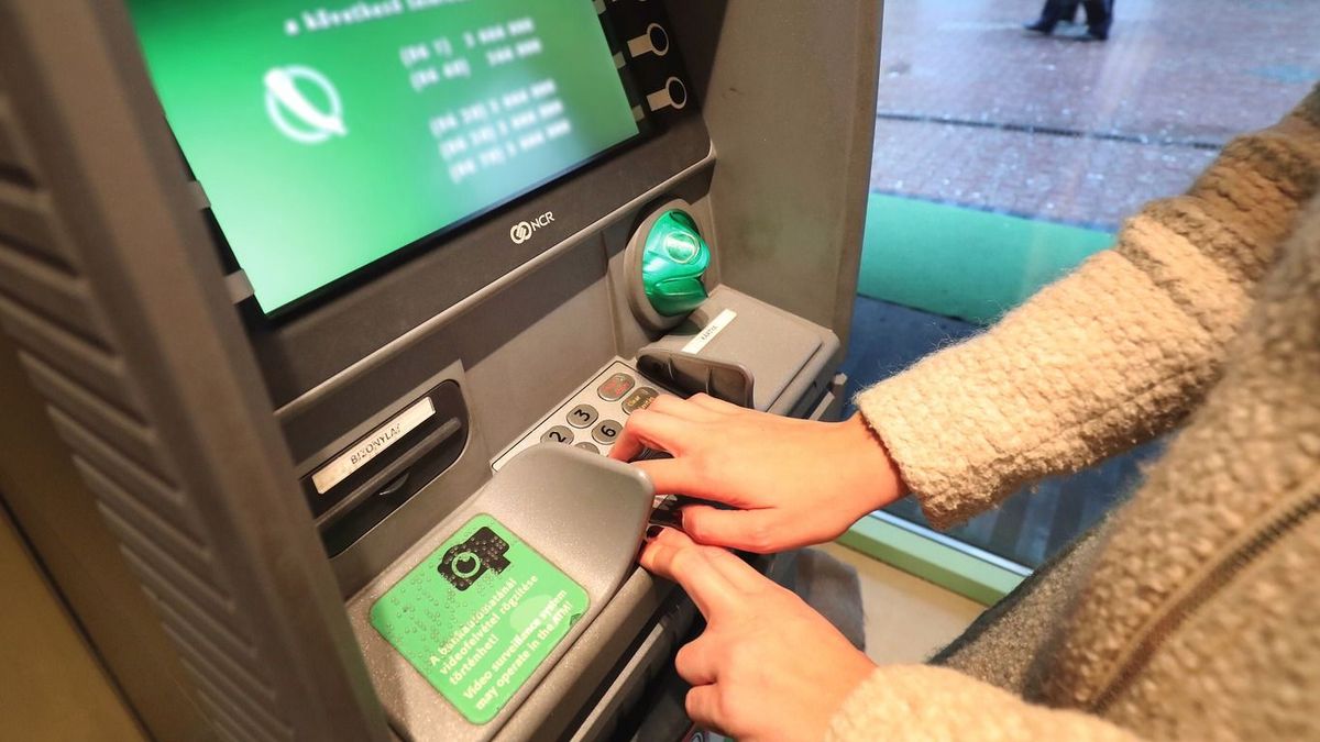 Drágább lesz a bankolás az OTP-nél is