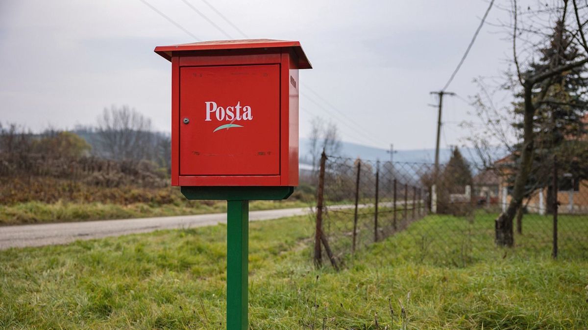 Digitalizáció ide vagy oda, minden településen maradnak piros postaládák