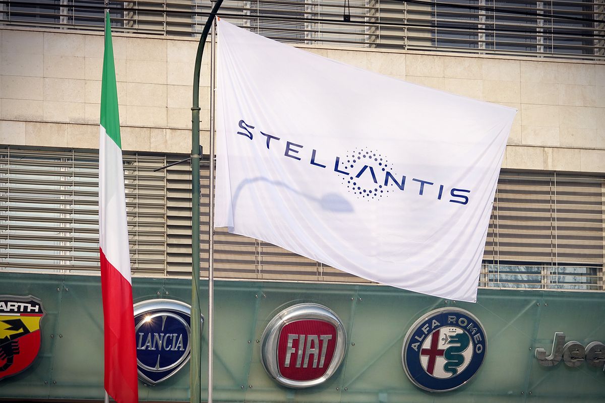 Turin,,Italy,-,January,18,,2021,The,Stellantis,Logo,And
A Stellantis vezetője szerint bűnbakkeresés helyett Meloni inkább koncentráljon a munkahelyek megvédésére