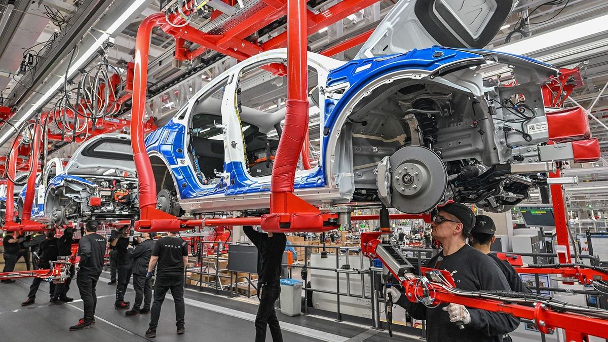 Negyedmilliárd forintot „ér” a Tesla minden egyes dolgozója