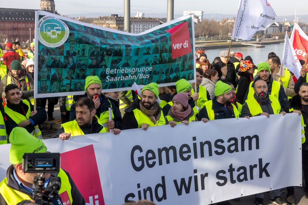 Warning strikes in local public transport - Wiesbaden02 February 2024, Hesse, Wiesbaden: Strikers from the federal states of Hesse, Rhineland-Palatinate and Saarland gather for a rally on the Theodor-Heuss Bridge, the link between Hesse and Rhineland-Palatinate. The Verdi trade union had called on public transport workers in more than 80 cities to go on a warning strike in the ongoing nationwide wage dispute in regional negotiations. Photo: Helmut Fricke/dpa (Photo by Helmut Fricke/picture alliance via Getty Images)