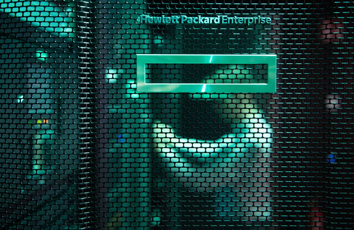 IT company Hewlett Packard Enterprise
22 November 2019, Baden-Wuerttemberg, Böblingen: The logo of the IT company Hewlett Packard Enterprise (HPE) can be seen in the company's technology center at the door of a server cabinet. HPE now offers its employees six months parental leave with full payment. (to dpa "Parental leave with full salary - how companies recruit employees") Photo: Marijan Murat/dpa (Photo by MARIJAN MURAT / DPA / dpa Picture-Alliance via AFP)
