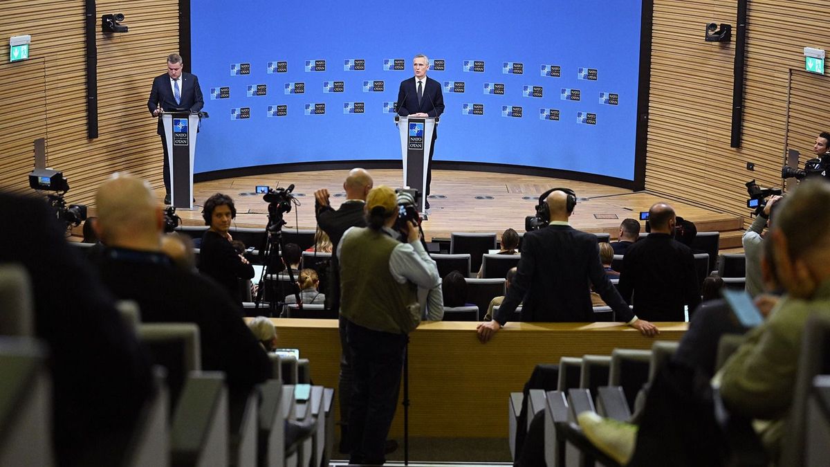 A NATO megvédi potyautasait, de elvárják a hadikiadások növelését