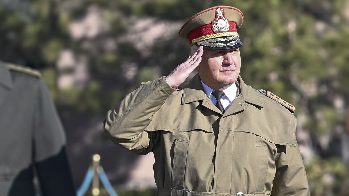 Jogi béklyó: nem lőhet le ellenséges drónokat a román hadsereg
