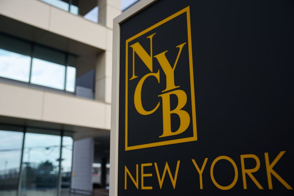 New York Community Bancorp Plunges After Dividend Cut
