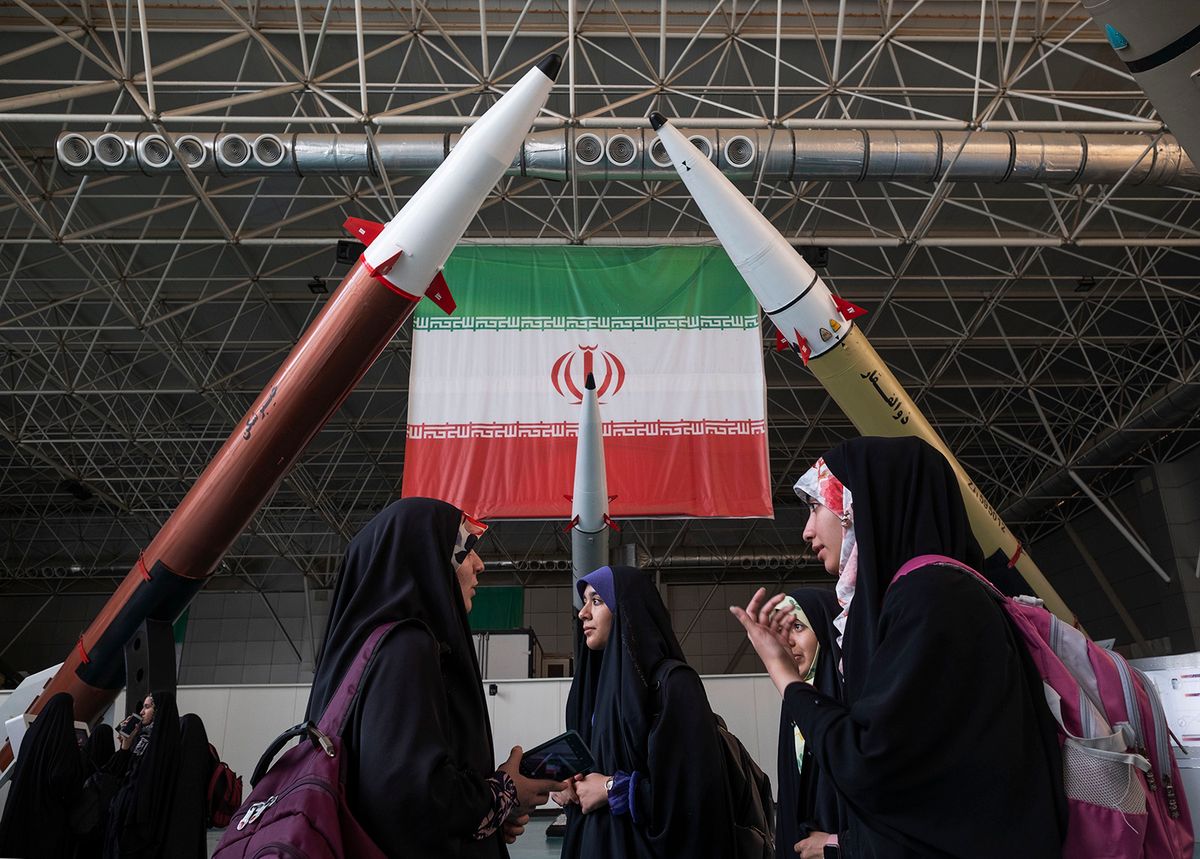 Iran-Schoolgirls Visiting IRGC National Aerospace Park, Irán, 
