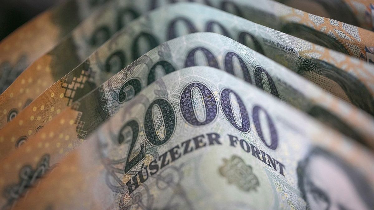 Büntetőpadon a forint, közel öt hónapja nem volt ilyen gyenge