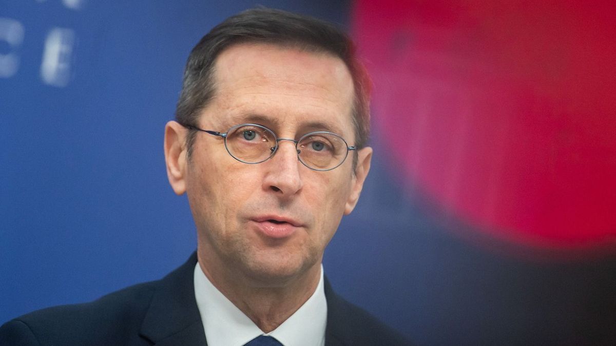 Varga Mihály: átlagosan több mint 460 ezer forinthoz jutnak a nyugdíjasok