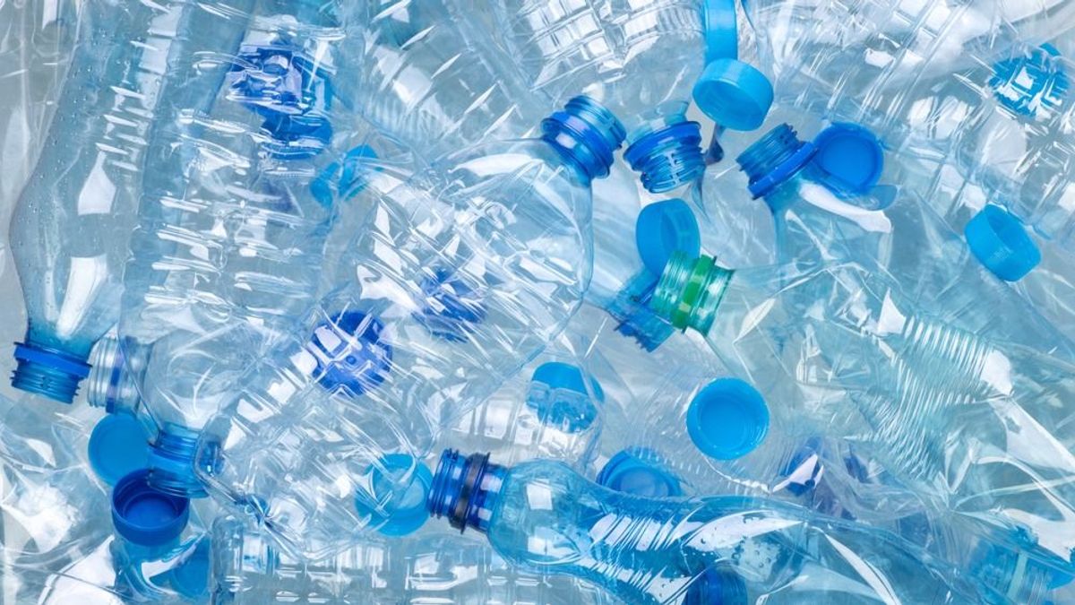 Érdemes félteni magunkat és a babát az újrahasznált PET-palacktól