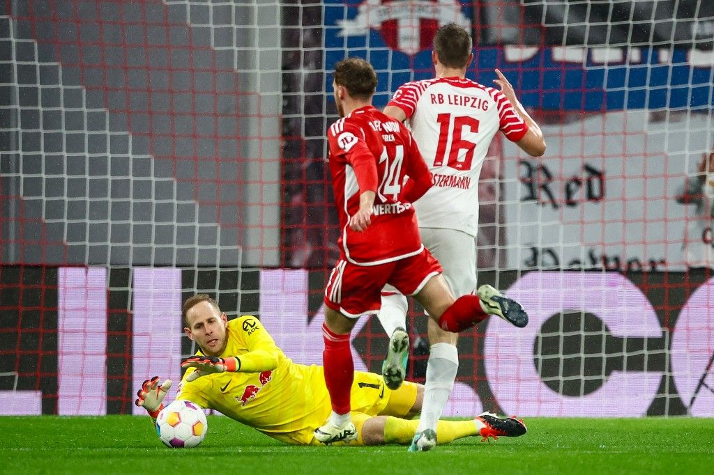 RB Leipzig - 1. FC Union Berlin04 February 2024, Saxony, Leipzig: Soccer: Bundesliga, RB Leipzig - 1. FC Union Berlin, matchday 20 at the Red Bull Arena. Leipzig goalkeeper Peter Gulacsi saves here against Union's Yorbe Vertessen, on the right Leipzig's Lukas Klostermann. Photo: Jan Woitas/dpa - IMPORTANT NOTE: In accordance with the regulations of the DFL German Football League and the DFB German Football Association, it is prohibited to utilize or have utilized photographs taken in the stadium and/or of the match in the form of sequential images and/or video-like photo series. (Photo by JAN WOITAS / DPA / dpa Picture-Alliance via AFP)