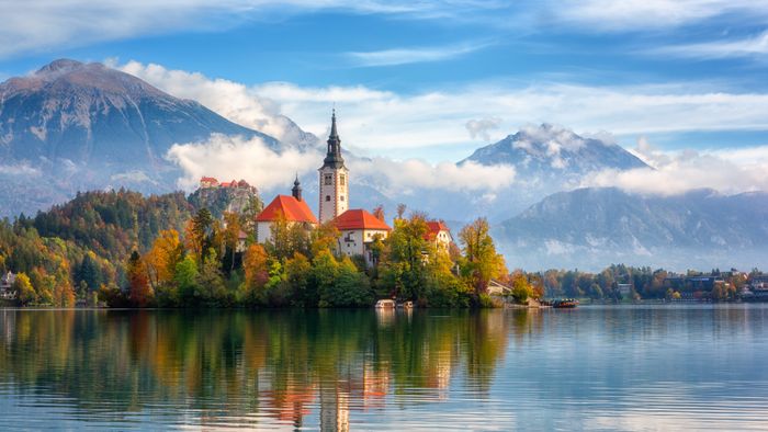 Famous,Alpine,Bled,Lake,(blejsko,Jezero),In,Slovenia,,Amazing,Autumn