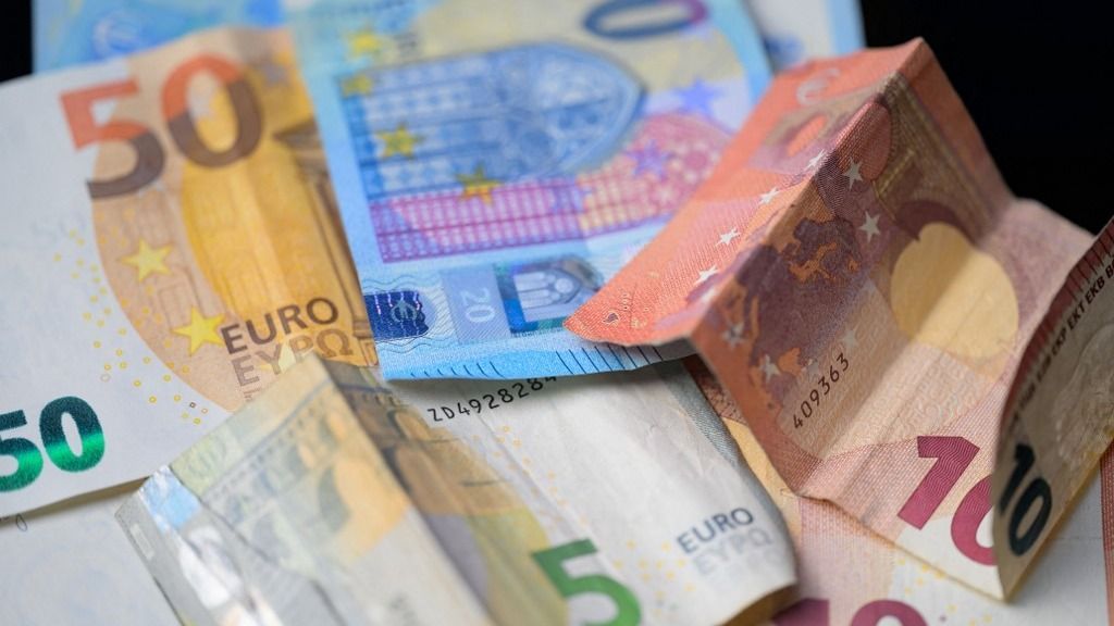 Euro Reaches Its 25th Anniversary - Photo Illustration