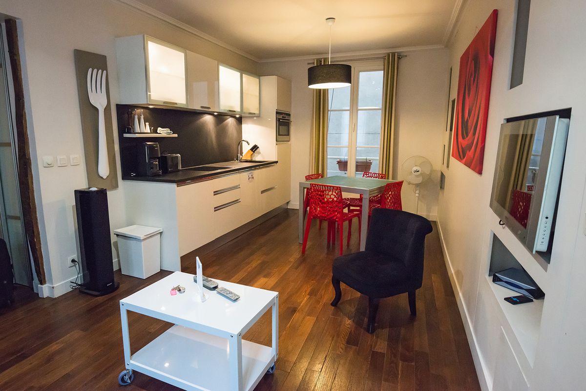 Paris,-,Feb,12:,View,Of,Airbnb,Apartment,Interior,On