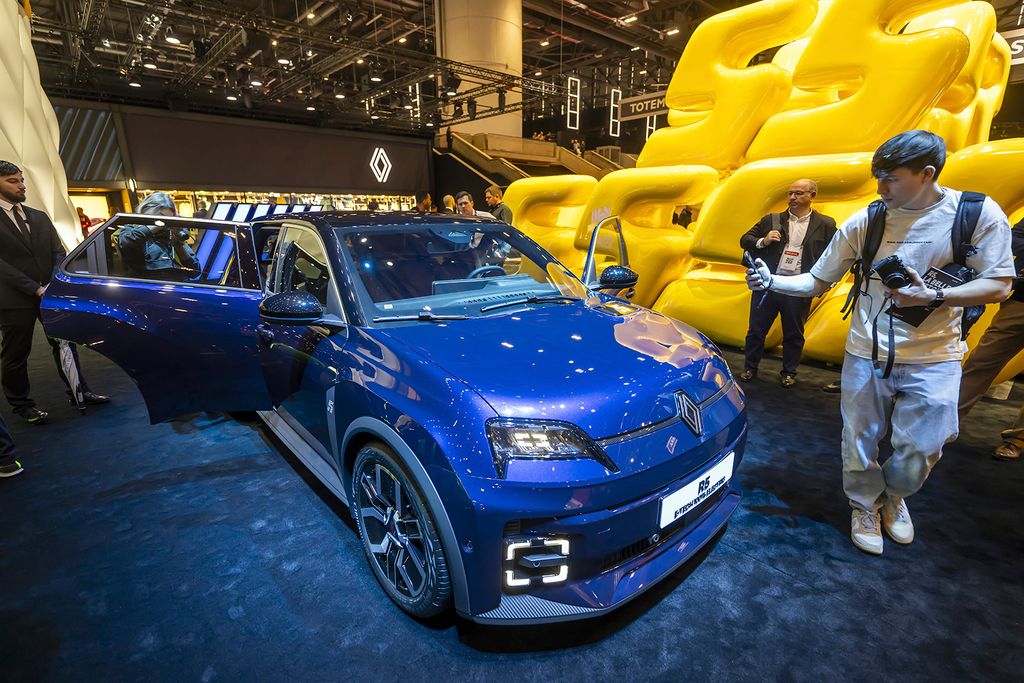 Genf, 2024. február 26.Az új Renault R5 E-Tech a 91. Genfi Nemzetközi Autószalon sajtónapján, 2024. február 26-án.MTI/AP/Keystone/Martial Trezzini