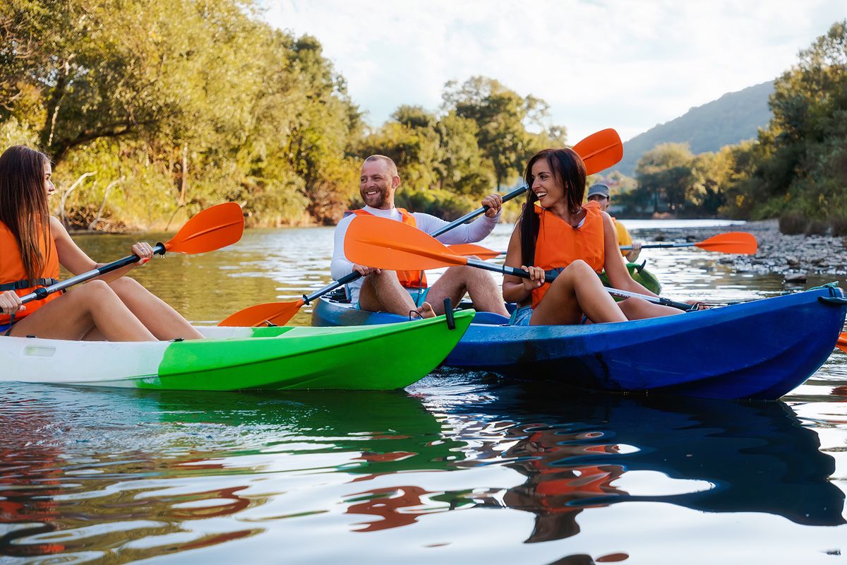 Active,Lifestyle.,A,Group,Of,Happy,Young,People,Are,Kayaking