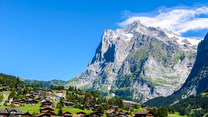 Grindelwald,-,Beautiful,Village,In,Mountain,Scenery,-,Switzerland