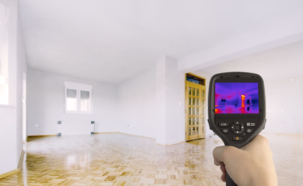 Heat,Loss,Detection,Of,The,House,With,Infrared,Thermal,Camera